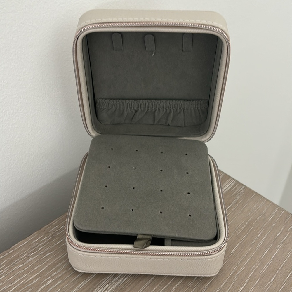 Small Travel Jewelry Case-Initial A - Picture 4 of 7